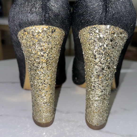 Miu Miu Black and Gold Closed Toe Heels - Picture 4 of 7
